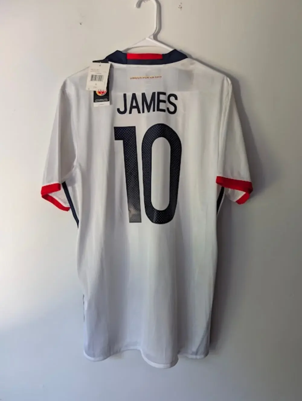Colombia James Rodriguez Jersey Large NWT